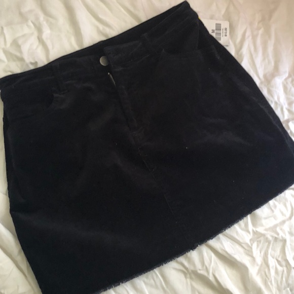 NEVER WORN Black Forever 21 faux suede mini skirt - Picture 3 of 3